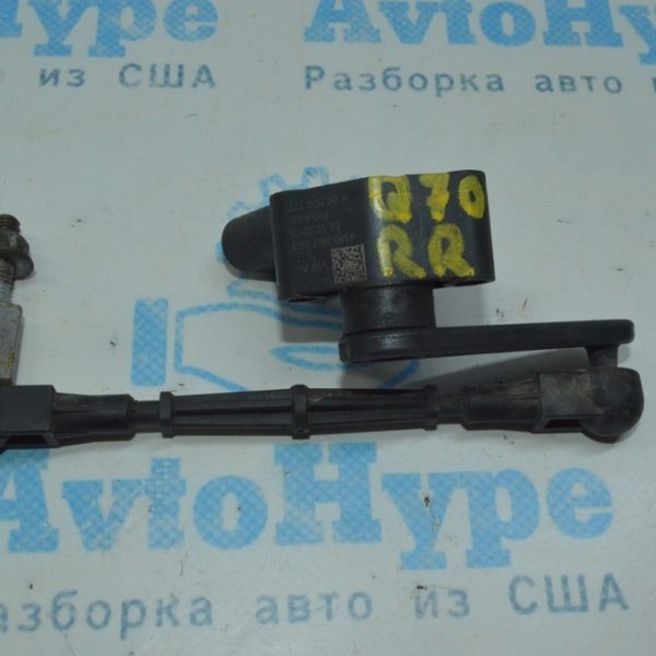 Датчик положения кузова с тяжкой задний правый Audi Q7 16- 4M0941310G