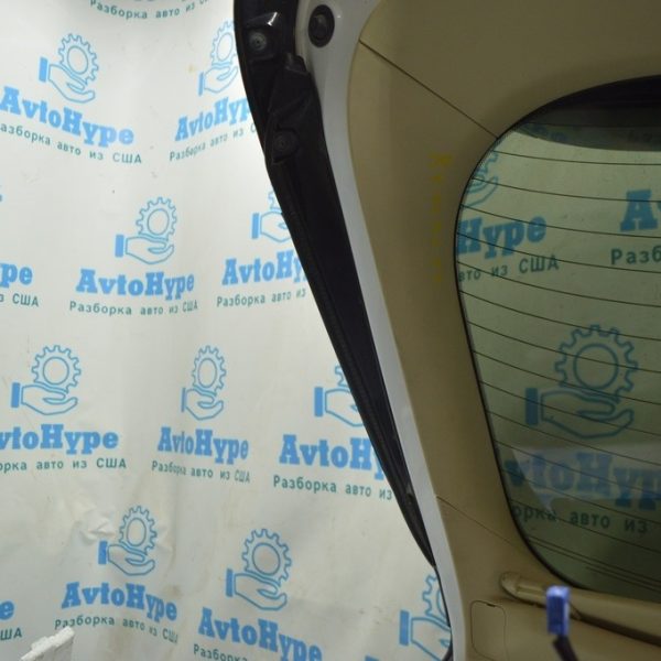 Обшивка двери багажника правая Lexus RX350 RX450h 10-15 беж 64791-0E020