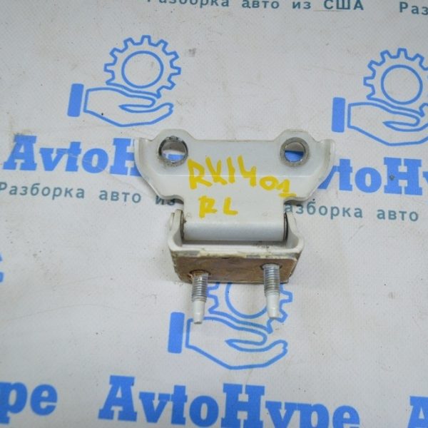 Петля двери багажника левая Lexus RX350 RX450h 10-15 68810-0E020