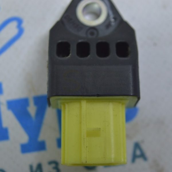 Датчик подушки безопасности задний левый Lexus RX350 RX450h 10-15 89831-75020