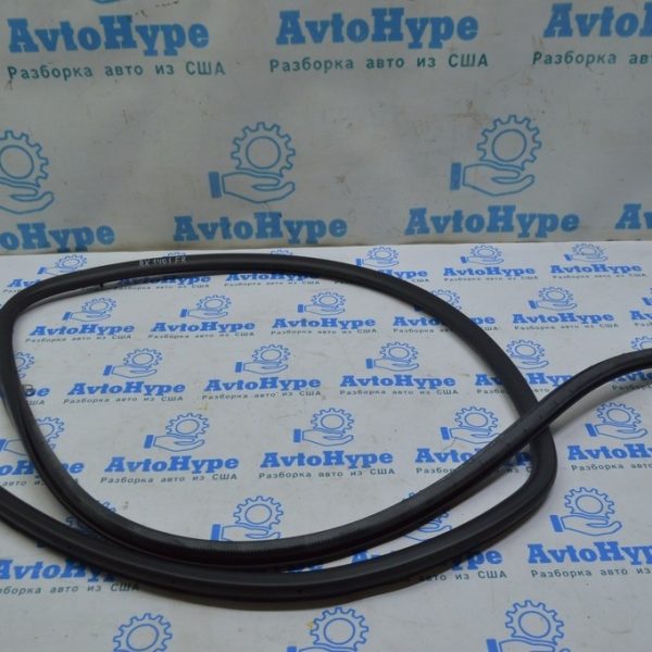 Уплотнитель дверного проема перед прав Lexus RX350 RX450h 10-15 62311-0E020