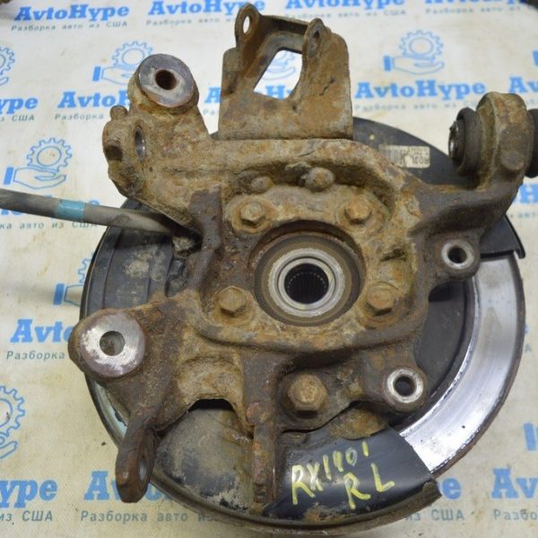 Цапфа задняя левая Lexus RX350 RX450H 10-15 с кожухом 42305-0E020