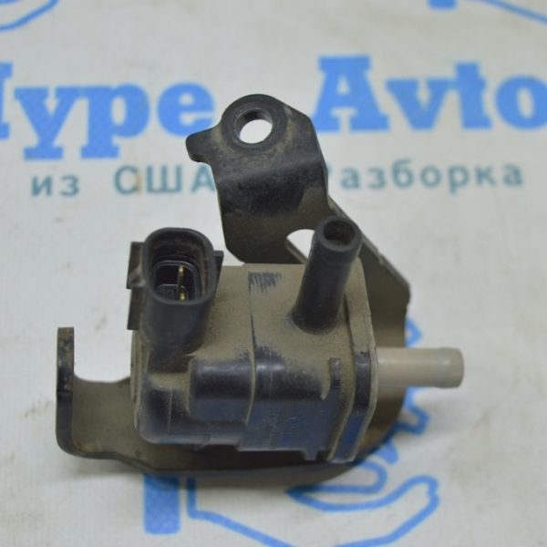 Клапан вакуумный топливной системы Lexus RX350h 10-15 90910-12276