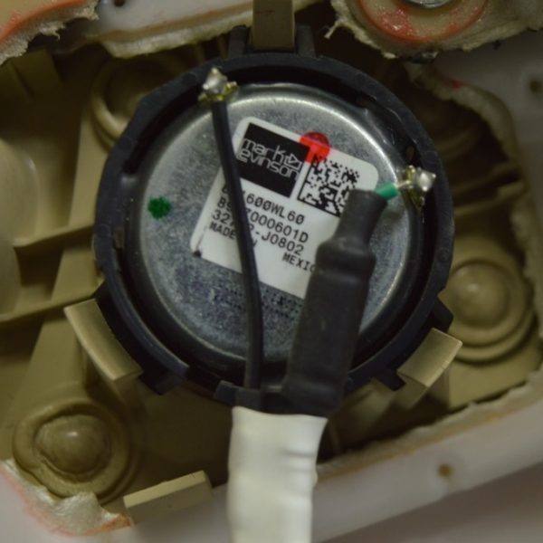 Пищалка задней правой двери Lexus RX350 RX450h 10-15 mark levinson (01) 86160-0wl60