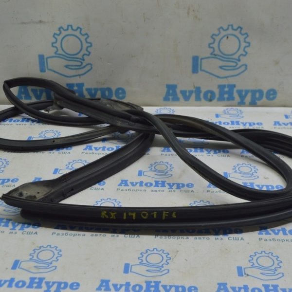 Уплотнитель двери перед лев Lexus RX350 RX450h 10-15 67862-0E030