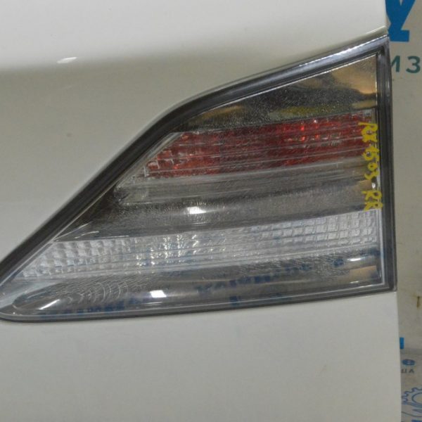 Фонарь внутренний крышка багажника правый Lexus RX350 10-12 дорест (03) паутинка 81580-0E020