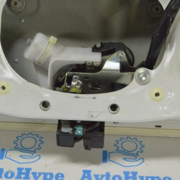 Замок двери багажника Lexus RX350 RX450h 10-15 69350-0E030