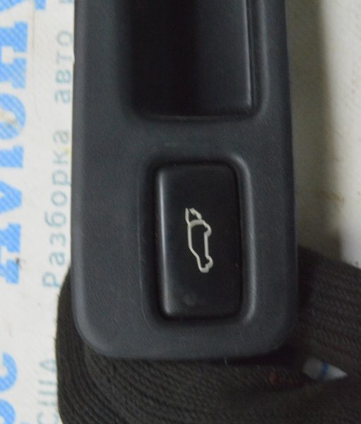 Кнопка открытия багажника внутренняя Lexus RX350 RX450h 10-15 84930-0e070