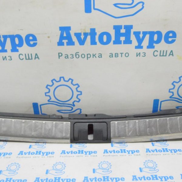 Накладка проема багажника Lexus RX350 RX450h 10-15 черн с хром (03) примят, царапины 58387-0E020-C0