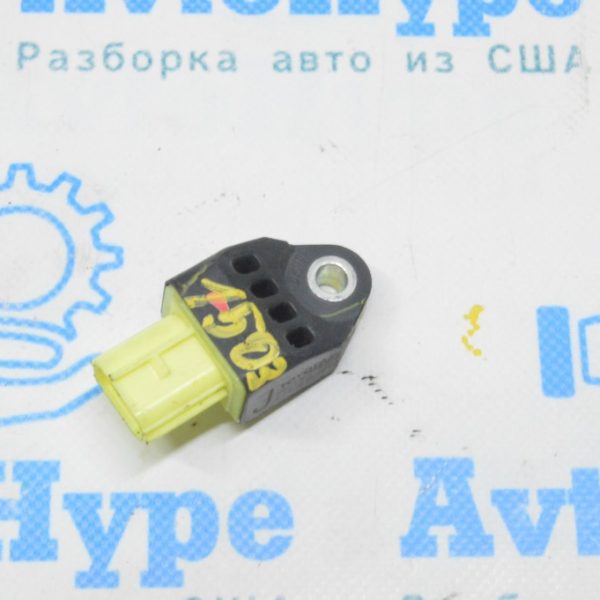Датчик подушки безопасности центральная стойка правый Lexus RX350 RX450h 10-15 89831-0T030