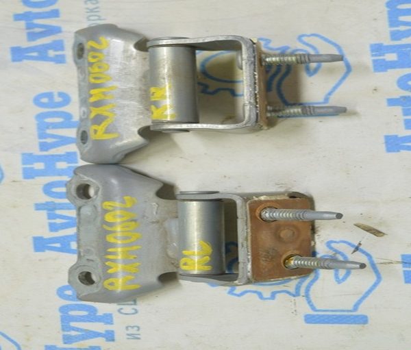 Петля двери багажника правая Lexus RX300 RX330 RX350 RX400h 04-09 68810-48010