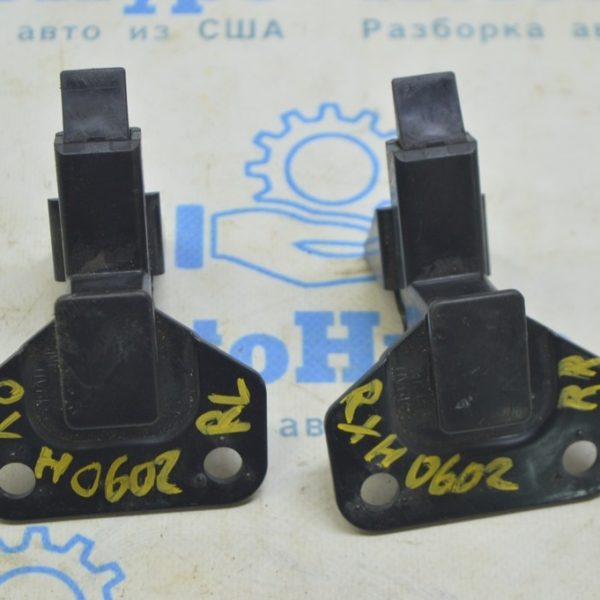 Защелка задней полки багажника левая Lexus RX300 RX330 RX350 RX400h 04-09 58405-48010