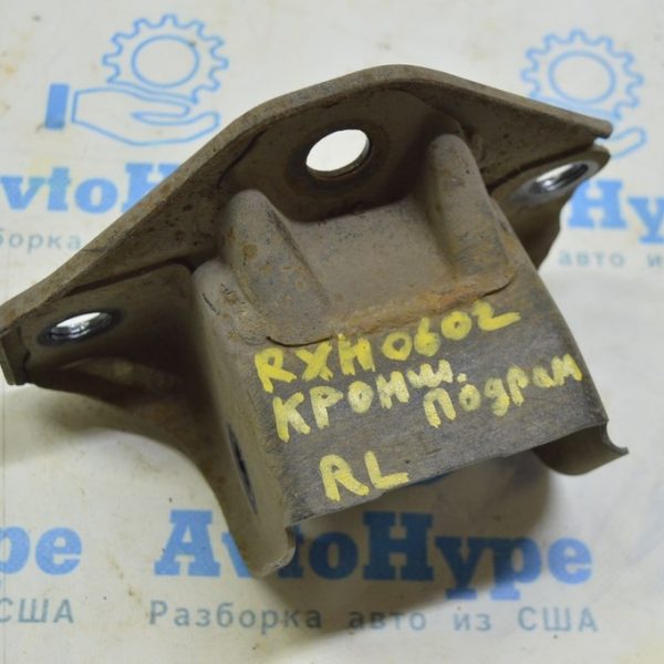 Кронштейн заднего подрамника левый Lexus RX300 RX330 RX350 RX400h 04-09 AWD 51074-0E010