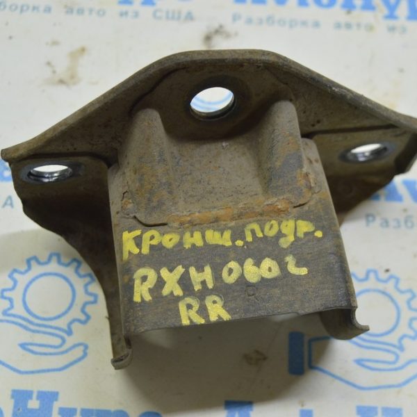 Кронштейн заднего подрамника правый Lexus RX300 RX330 RX350 RX400h 04-09 AWD 51073-0E010