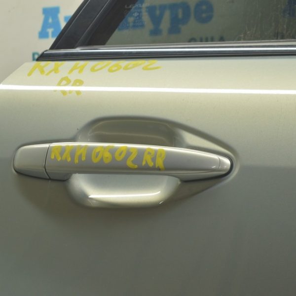 Заглушка ручки двери задней правой Lexus RX300 RX330 RX350 RX400h 04-09 69227-60020