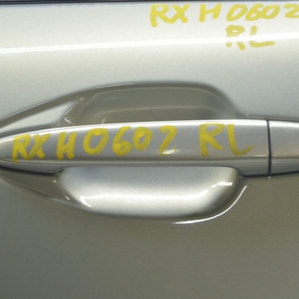 Заглушка ручки двери задней левой Lexus RX300 RX330 RX350 RX400H 04-09 69227-60020