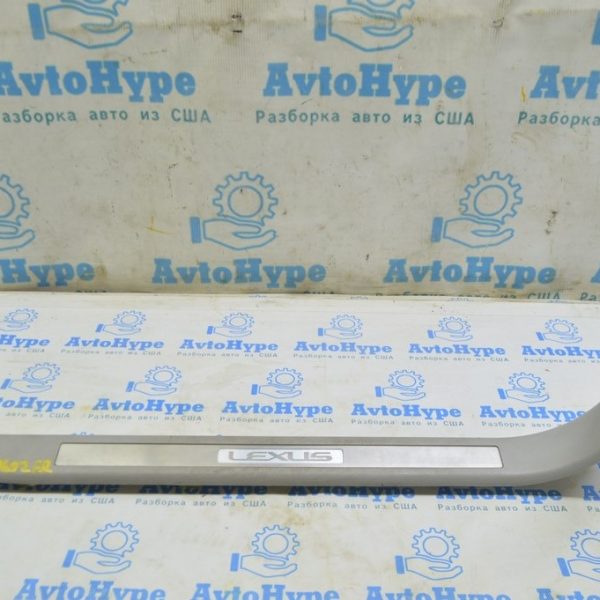 Накладка порога с подсветкой передняя правая Lexus RX300 RX330 RX350 RX400h 04-09 серая 67911-48050-B0
