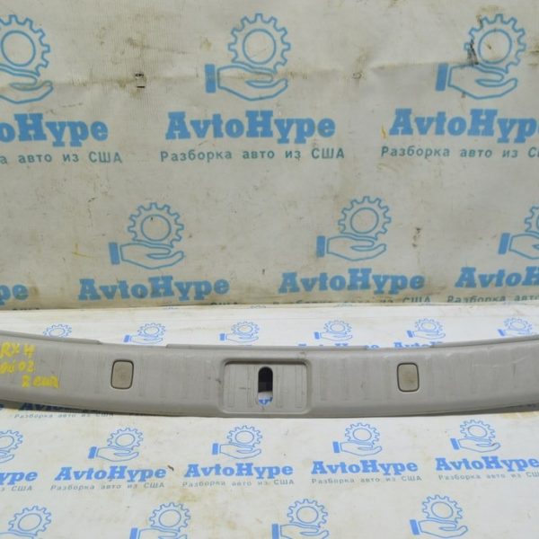 Накладка проема багажника Lexus RX300 RX330 RX350 RX400h 04-09 серая, царапины (02) 58387-48033-B0