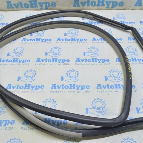 Уплотнитель дверного проема передний левый Lexus RX300 RX330 RX350 RX400H 04-09 серый 62312-48040-B0