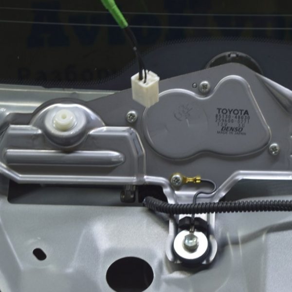 Трапеция дворников очистителя с мотором задняя Lexus RX300 RX330 RX350 RX400h 04-09 85130-48030