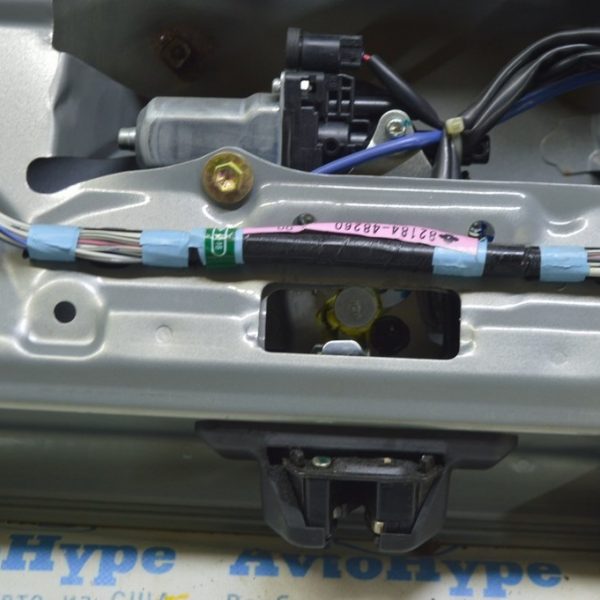 Замок двери багажника Lexus RX300 RX330 RX350 RX400h 04-09 69350-48030