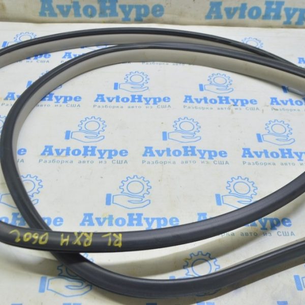 Уплотнитель дверного проема задний левый Lexus RX300 RX330 RX350 RX400H 04-09 серый 62332-48031-B0