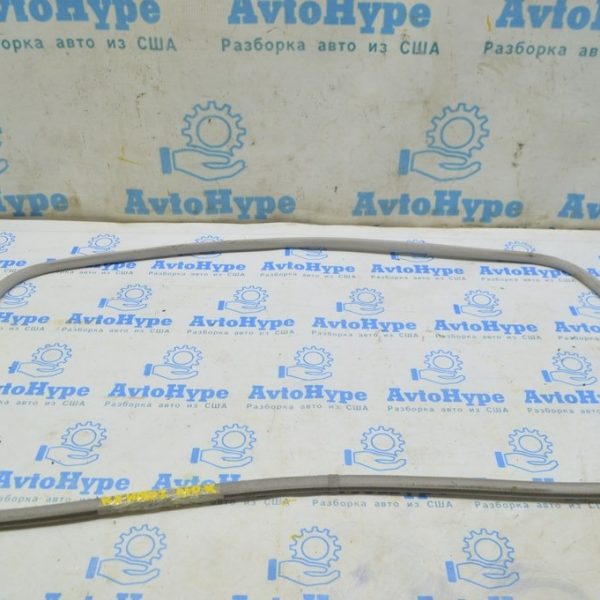 Уплотнитель люка Lexus RX300 RX330 RX350 RX400h 04-09 серый 63318-48011-B4