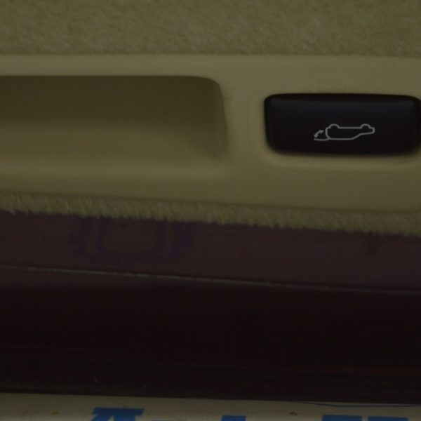 Кнопка открытия багажника внутр Lexus RX350 RX450h 10-15 с ручкой бежевая 84930-0e070