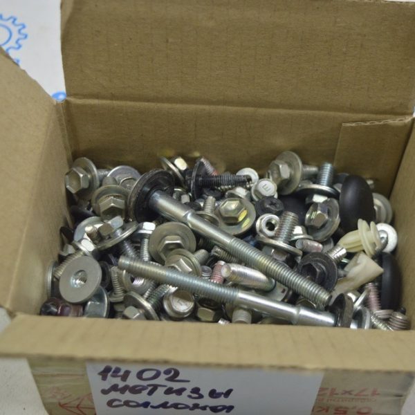 Метизы салона Lexus RX350 RX450h 10-15 не комплект ,как на фото