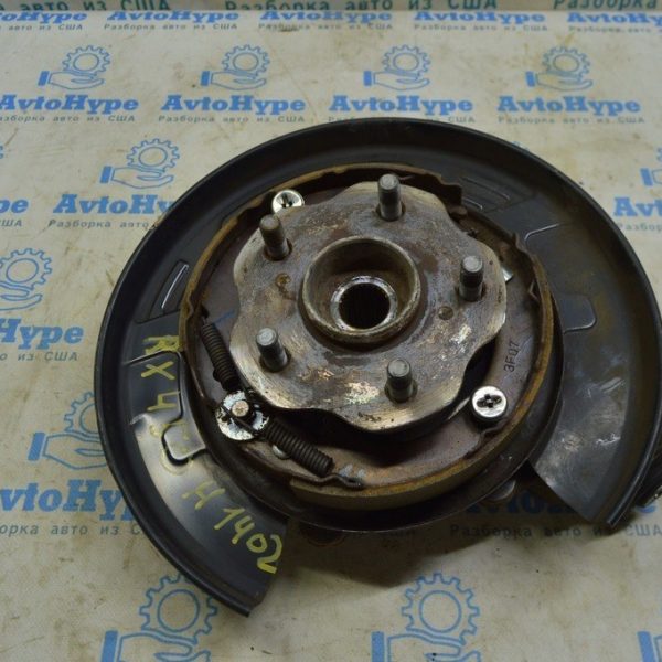 Цапфа задняя правая Lexus RX350 RX450H 10-15 с кожухом 42304-0E020