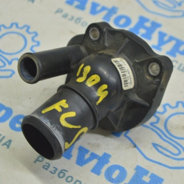Корпус термостата Ford Fusion mk5 13-20 2.5  (04) 3M4G-BD L328