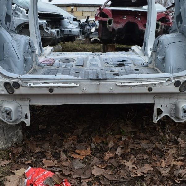 Задняя панель Lexus RX350 RX450h 10-15 с клыками усилителя (01) белая на кузове 58307-48090