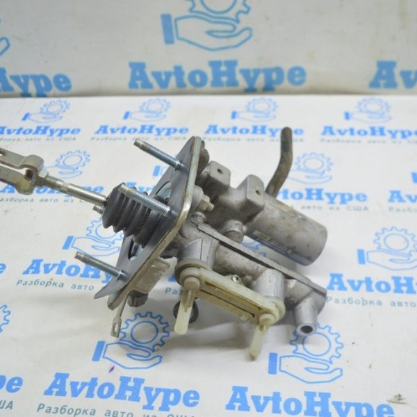 Главный тормозной цилиндр Lexus RX450h 10-15 47201-48210