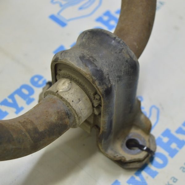 Скоба крепления переднего стабилизатора правая нижняя RX350 RX450h 16-22 48827-0E050