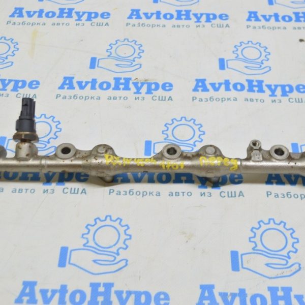 Топливная рейка высокого давления Lexus RX350 RX450h 16-21 передняя с датчиком 23860-31030