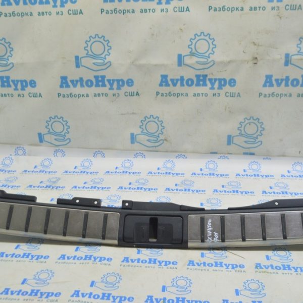 Накладка проема багажника центральная Lexus RX350 RX450h 16-22 черная с хром 58387-0E080-C0