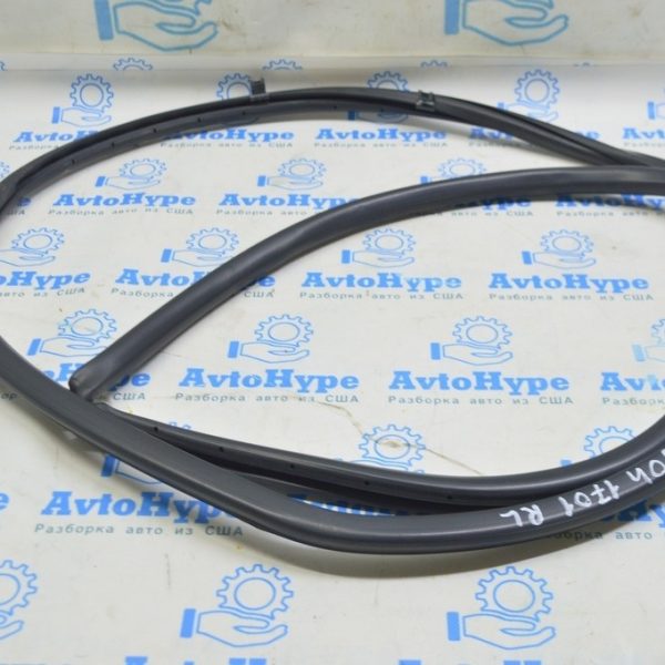 Уплотнитель дверного проема задний левый Lexus RX350 RX450h 16-22 62332-0E070