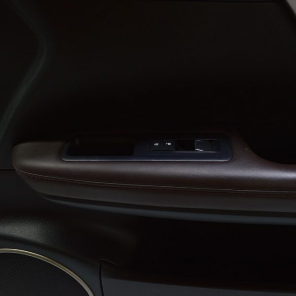 Управление стеклоподъемником передним правым Lexus RX350 RX450h 16-22 черн, с накладкой 84810-0E090