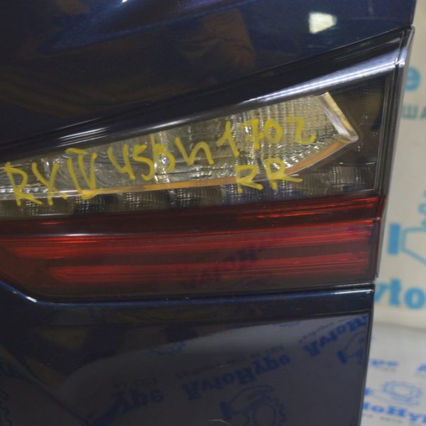 Фонарь внутренний дверь багажника правый Lexus RX350 RX450h 16-22 (02) 81580-0E090