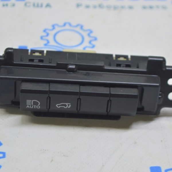 Кнопка открытия двери багажника и авто дальний Lexus RX350 RX450h 16-22 84010-0E111