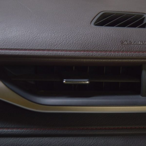 Дефлектор воздуховода передней панели правый Lexus RX350 RX450h 16-19 черн 55660-0E080