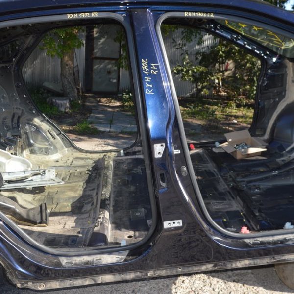 Стойка кузова центральная правая Lexus RX350 RX450h 16-22 (02) 61311-0E070