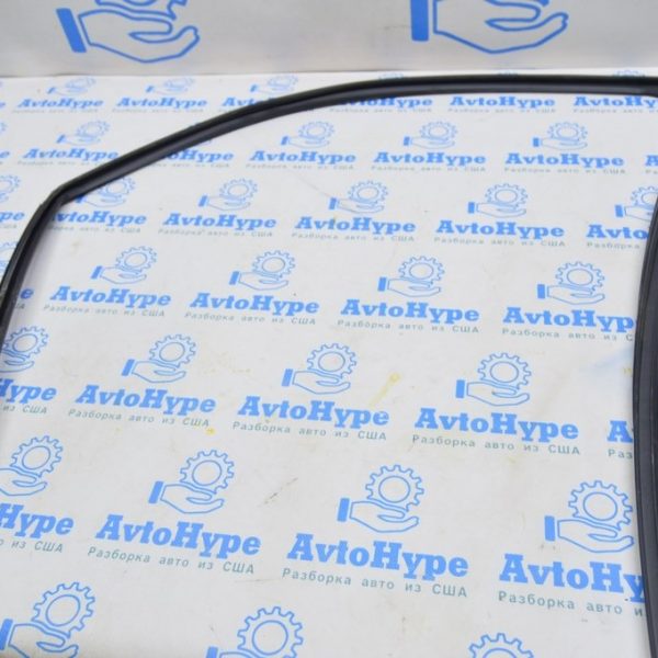 Уплотнитель стекла перед лев Lexus RX 350/350h/500h 23- 68151-0E130