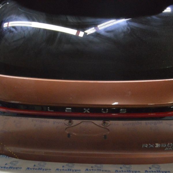 Фонарь внутренний (крышка багажника) Lexus RX 350/350h/500h 23- (01) 81580-0E260