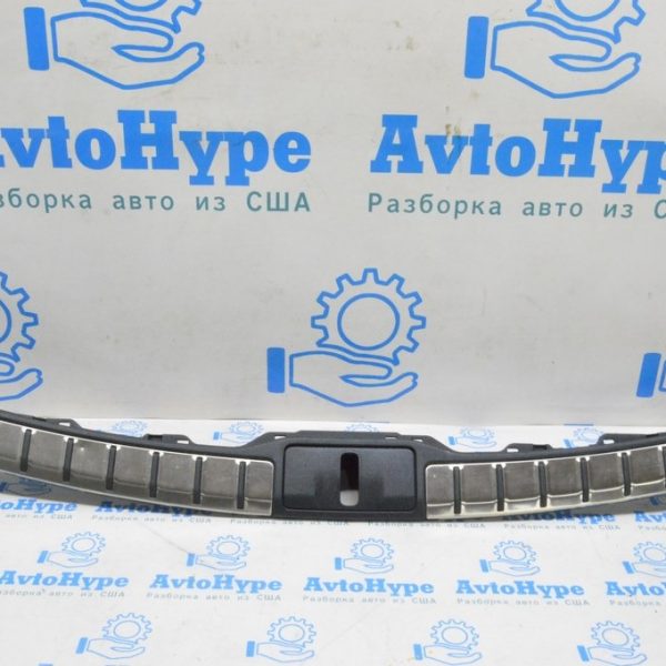 Накладка проема багажника центр Lexus RX 350/350h/500h 23- черн с хром (01) царапины 58387-0E150-C0