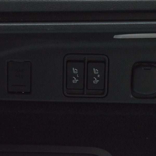 Кнопка складывания сиденья левого Lexus RX 350/350h/500h 23- 84190-0E100