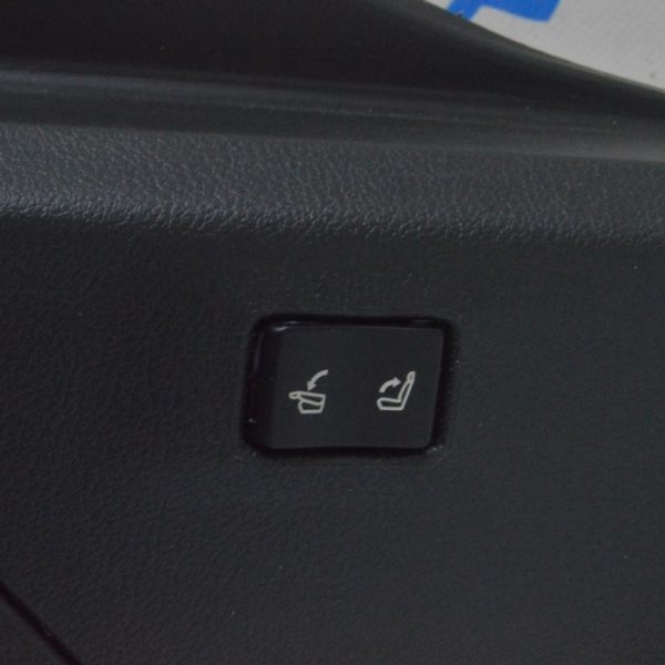 Кнопка складывания заднего сиденья левая Lexus RX 350/350h/500h 23- 84923-48010