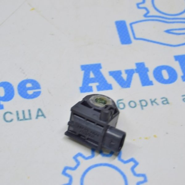 Датчик подушки безопасности центр стойки лев Lexus RX 350/350h/500h 23- 89831-F6010