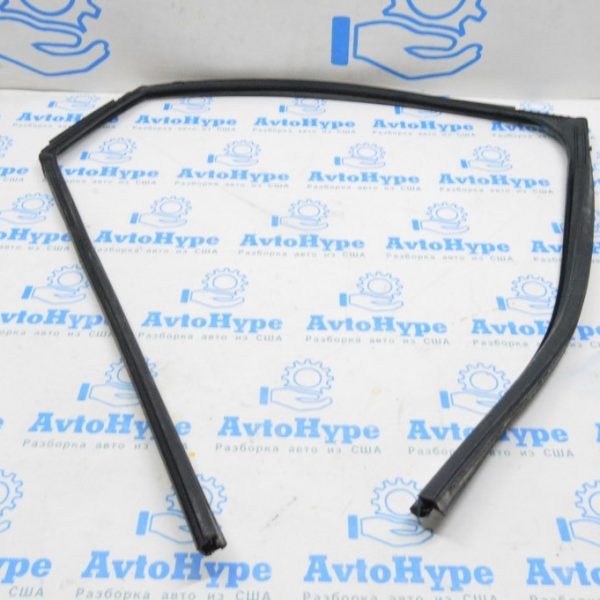 Уплотнитель стекла зад лев Lexus RX 350/350h/500h 23- 68152-0E130