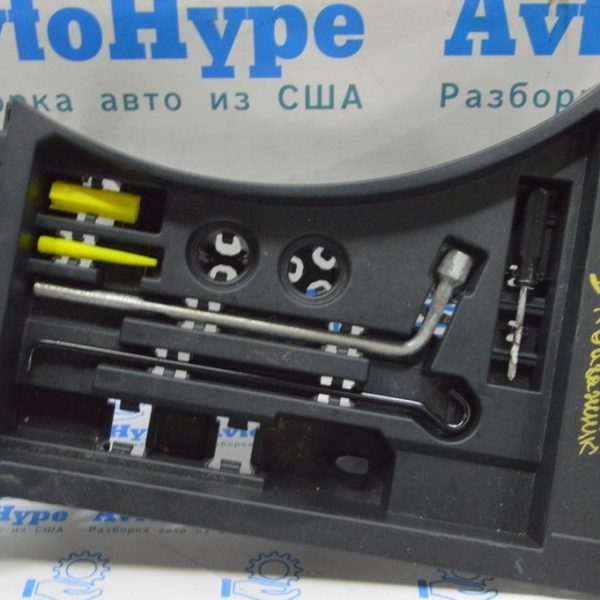 Поддон багажника прав Lexus RX 350/350h/500h 23- 64995-0E020